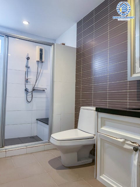 *****บ้านมือสองย่านนนทบุรี ม.วรารมย์ พรีเมี่ยม วัชรพล-จตุโชติ หลังมุม เนื้อที่กว้างขวางถึง 168.4 ตร.ว. ฟังก์ชัน 4 ห้องนอน 4 ห้องน้ำ 4 ที่จอดรถ ตกแต่งสวย พร้อมเข้าอยู่ บนทำเลเชื่อมต่อ ถ.จตุโชติ, ถ.สุขาภิบาล5, ถ.หทัยราษฎร์ ใกล้รถไฟฟ้าสายสีเขียว "สถานีสายหยุด" และทางด่วน "ฉลองรัช"